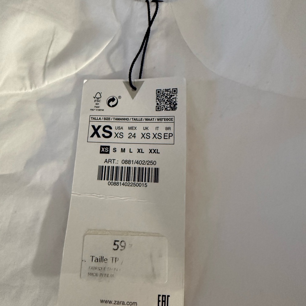 Zara White Eyelet Dress with Scalloped Collar - Picture 2 of 2